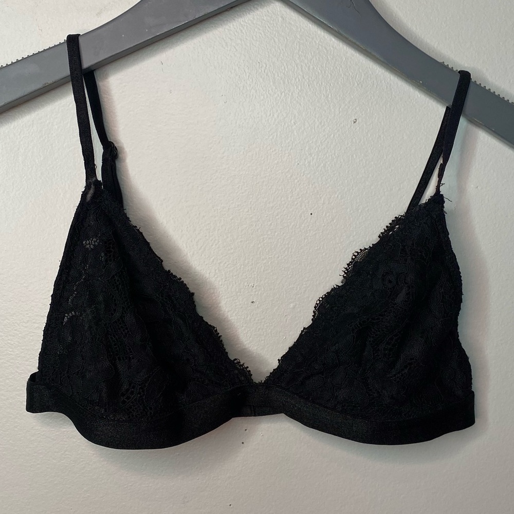 Guess Triangle Lace Bra.